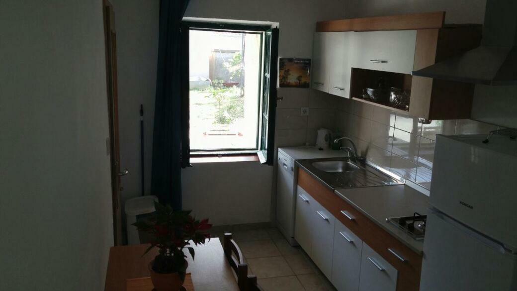 Apartments Viktorija Starigrad Paklenica Exterior photo