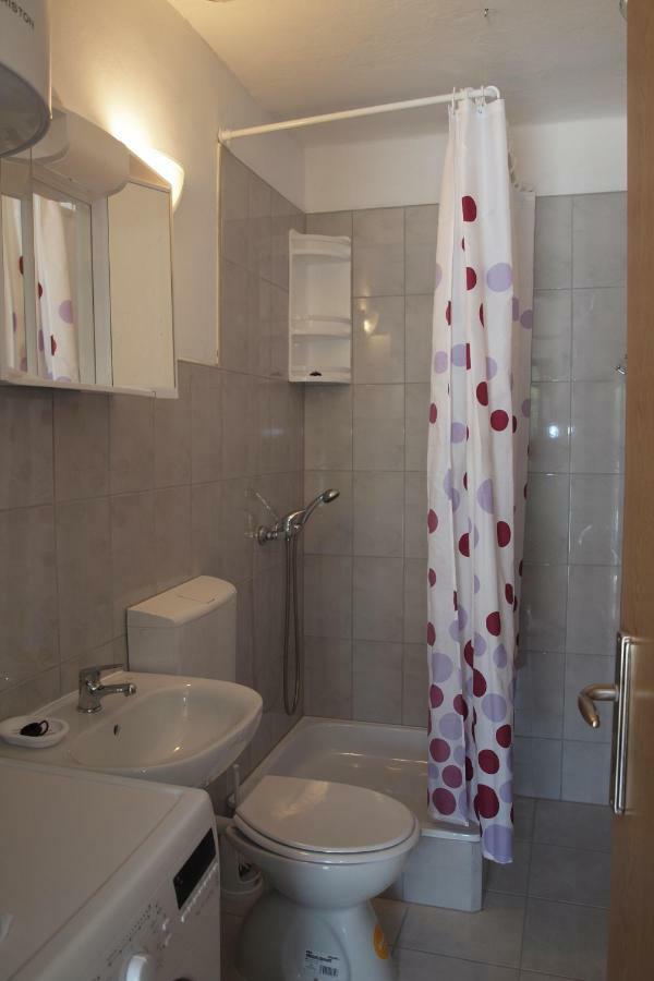 Apartments Viktorija Starigrad Paklenica Exterior photo