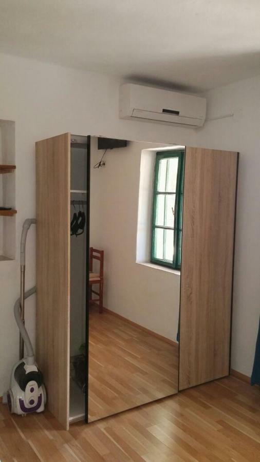 Apartments Viktorija Starigrad Paklenica Exterior photo